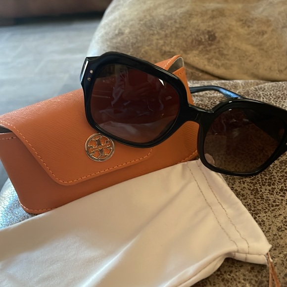 Tori Burch sunglasses, black , brand new neverworn - Picture 4 of 7